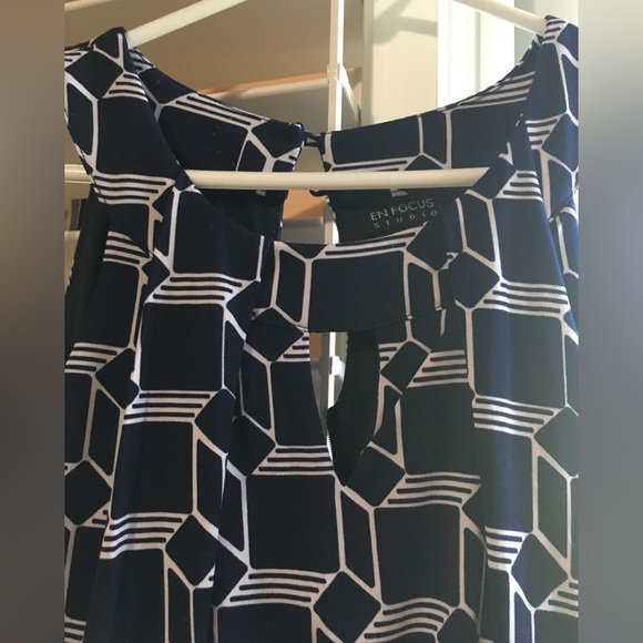 EN FOCUS Jumpsuit, EUC Navy Blue/White Geometric pattern, polyester US8 - Picture 3 of 3